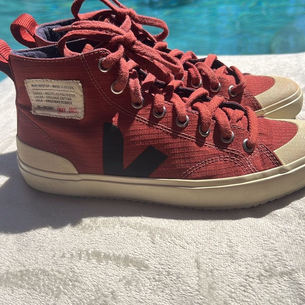 Veja nova  Hi -Tops shoe sneaker